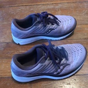Saucony Ride 13 running shoes size 9.5 wide